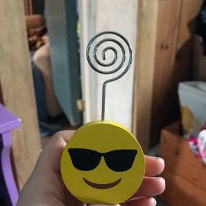 A emoji photo holder